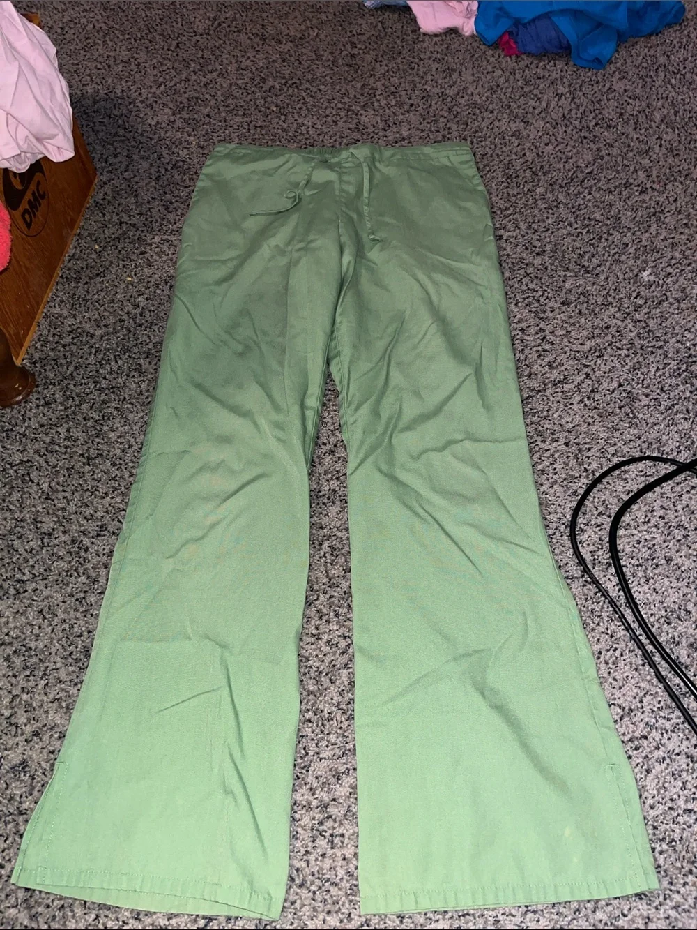 Light Green Scrub Set - V-Neck Top & Elastic Waist Pants